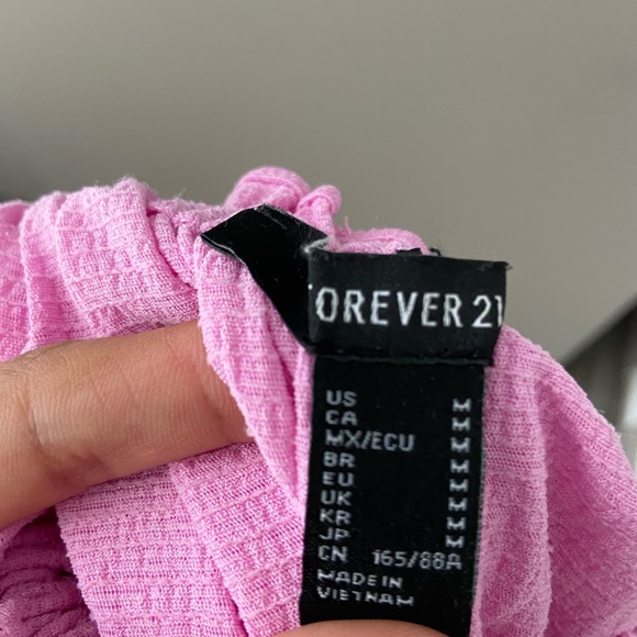 Beautiful pink top - Picture 3 of 3